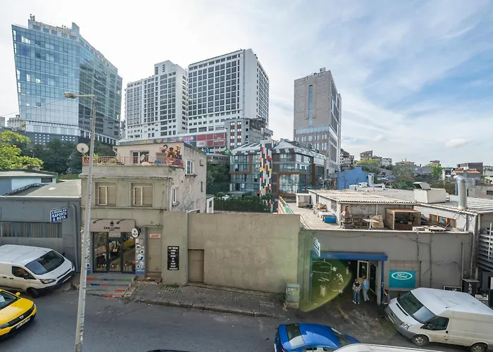 Taksim Petek By Guestteori